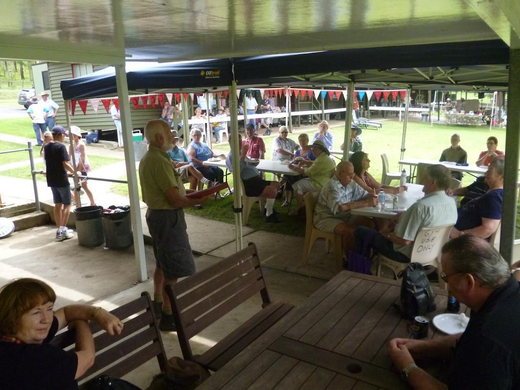 Christmas Creek Cafe & Cabins Lamington Bagian luar foto