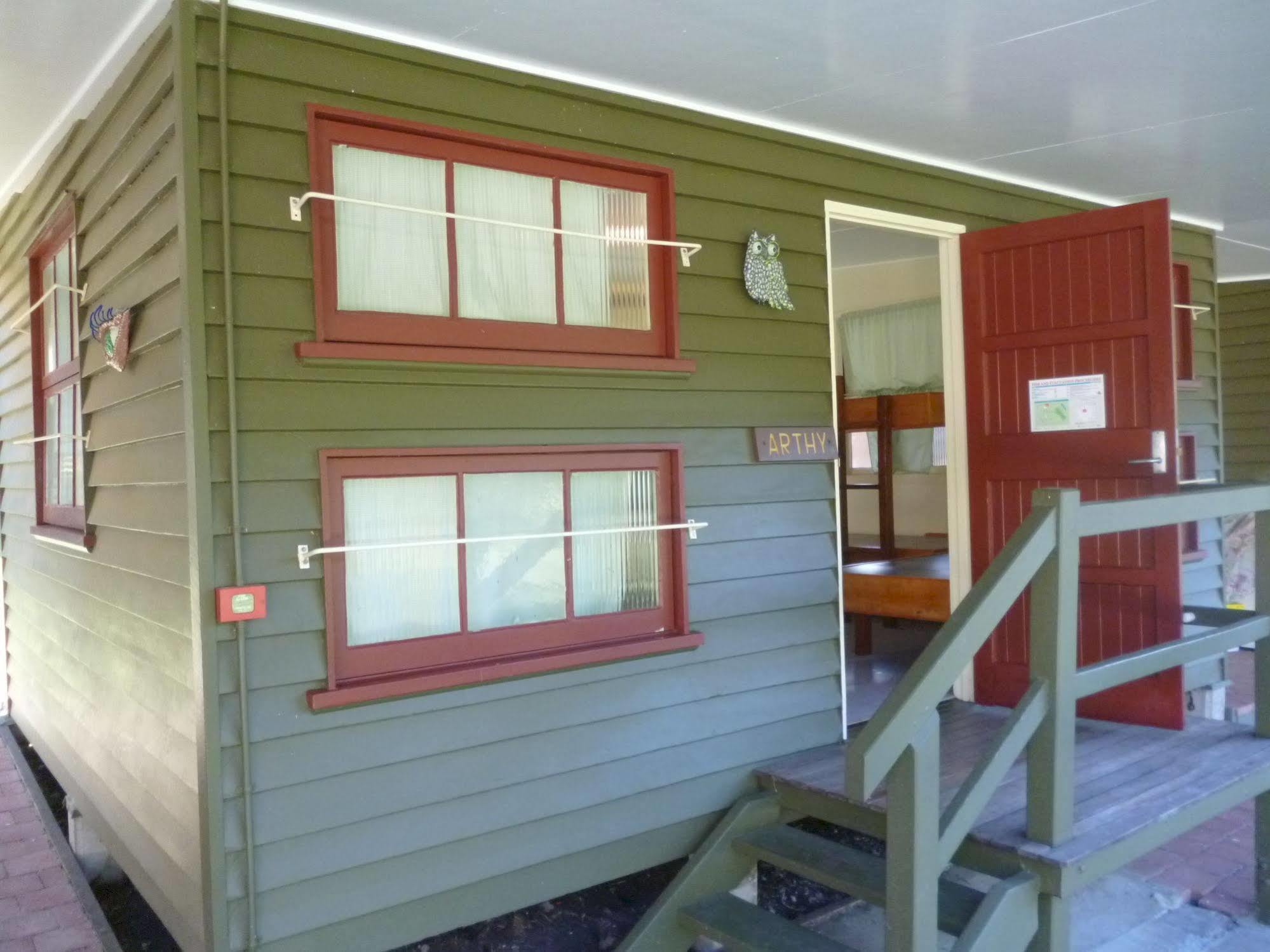 Christmas Creek Cafe & Cabins Lamington Bagian luar foto