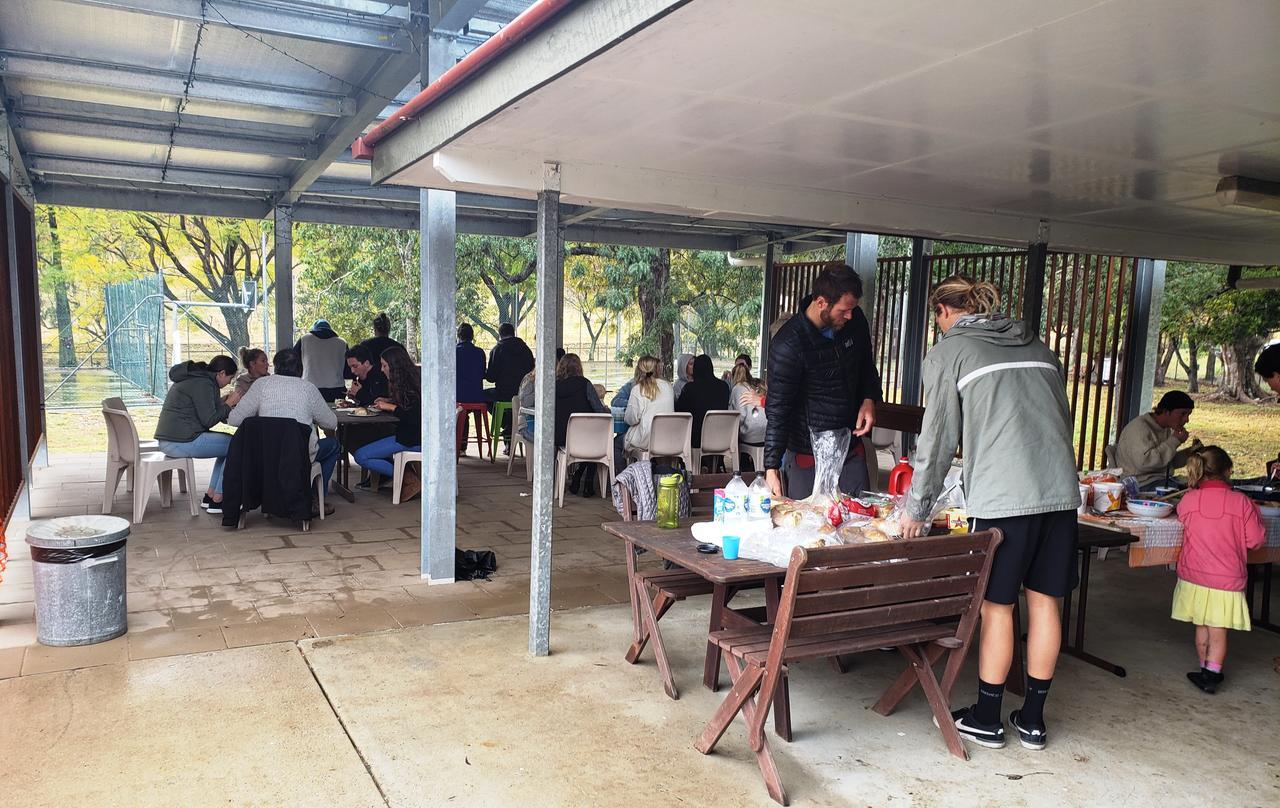 Christmas Creek Cafe & Cabins Lamington Bagian luar foto