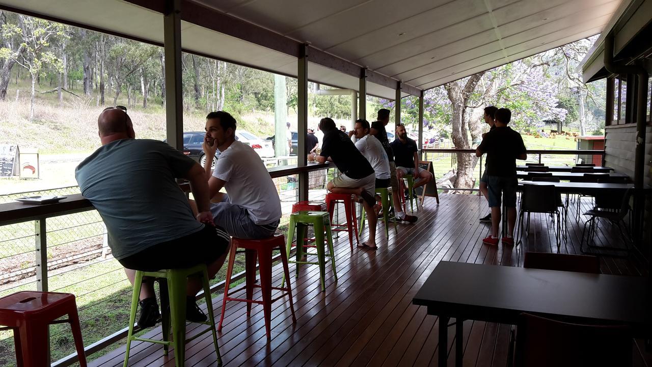 Christmas Creek Cafe & Cabins Lamington Bagian luar foto